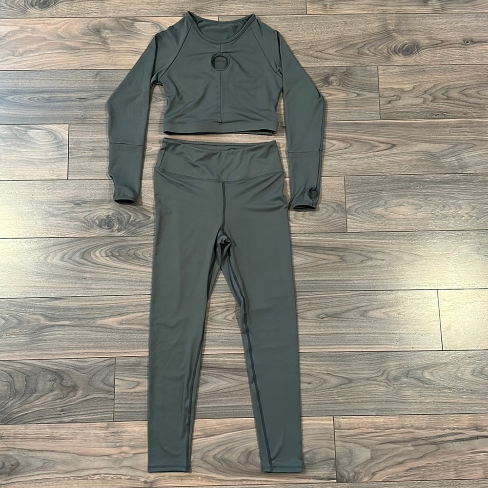 Women’s Grey Activewear Set - Size: Medium